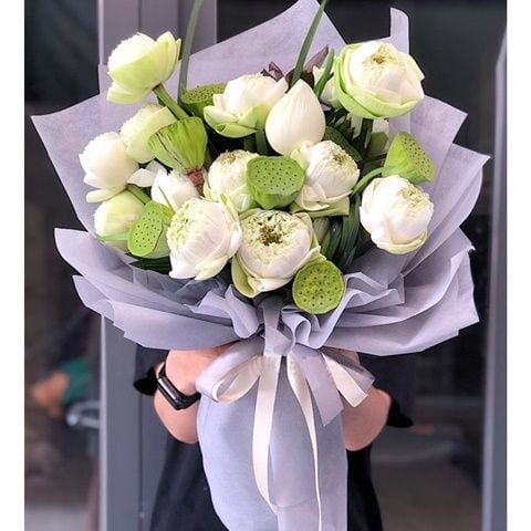 Hoa sen trắng: Hoa sen trắng mang đến vẻ đẹp thanh lịch, tinh tế và sự thanh cao. Hãy ngắm nhìn những bông hoa sen trắng trong ảnh để cảm nhận được sự ấn tượng mà chúng mang lại.