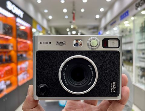 Trên tay chiếc máy ảnh hay ho Fujifilm Instax Evo
