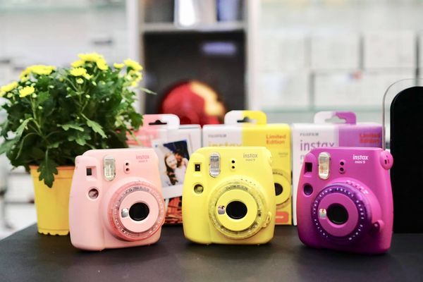 Với Fujifilm Instax Mini 9, bạn có thể chụp và in ảnh ngay lập tức chỉ trong vài giây. Đây là công nghệ mới nhất để lưu giữ những khoảnh khắc đáng nhớ. Hãy xem hình ảnh liên quan để khám phá thêm về máy ảnh này.