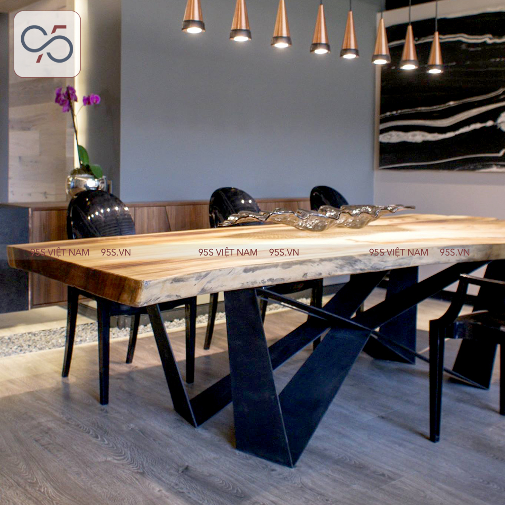 Với thiết kế tinh tế, chất liệu gỗ tự nhiên đẹp mắt, bàn ăn sẽ mang đến không gian ấm cúng và sang trọng cho những bữa tiệc gia đình đầm ấm. Hãy cùng đến và khám phá những chi tiết tuyệt vời trên chiếc bàn ấn tượng này.