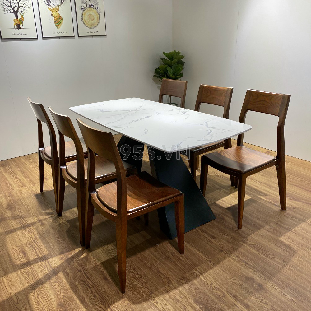 Bộ bàn ăn mặt đá 6 ghế gỗ Tần Bì của 95S VIỆT NAM là lựa chọn hoàn hảo cho căn phòng ăn của bạn. Với lớp đá tự nhiên, mặt bàn bền bỉ, cảm giác sờ tay tuyệt vời. Chân bàn được làm từ gỗ tự nhiên với lưng cong ôm vừa vặn làm cho bộ bàn này trở nên đẹp mắt hơn bao giờ hết. Đặt hàng ngay bộ bàn 6 ghế Tần Bì đá 95S VIỆT NAM để khám phá sự tiện nghi và sang trọng của nó.