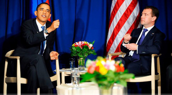 Tổng Tổng thống Obama cũng sử dụng Round Chair khi đón tiếp Tổng thống các nước bạn.