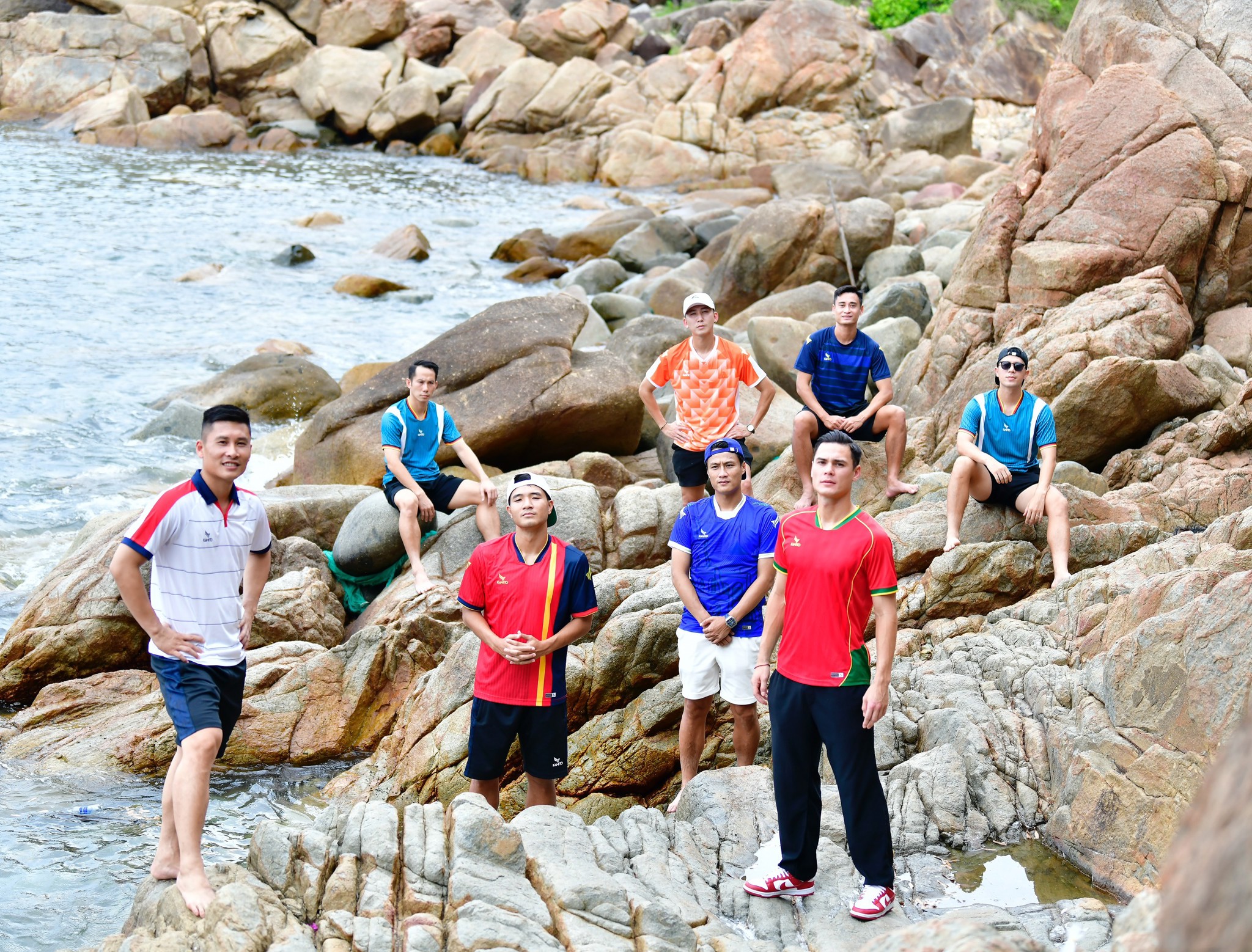 Dàn sao cầu thủ Đình Trọng, Hà Đức Chinh, Nghiêm Xuân Tú, Tuấn Linh, Mạc Quân, Adriano... cực ngầu cùng Retro Jersey Collection