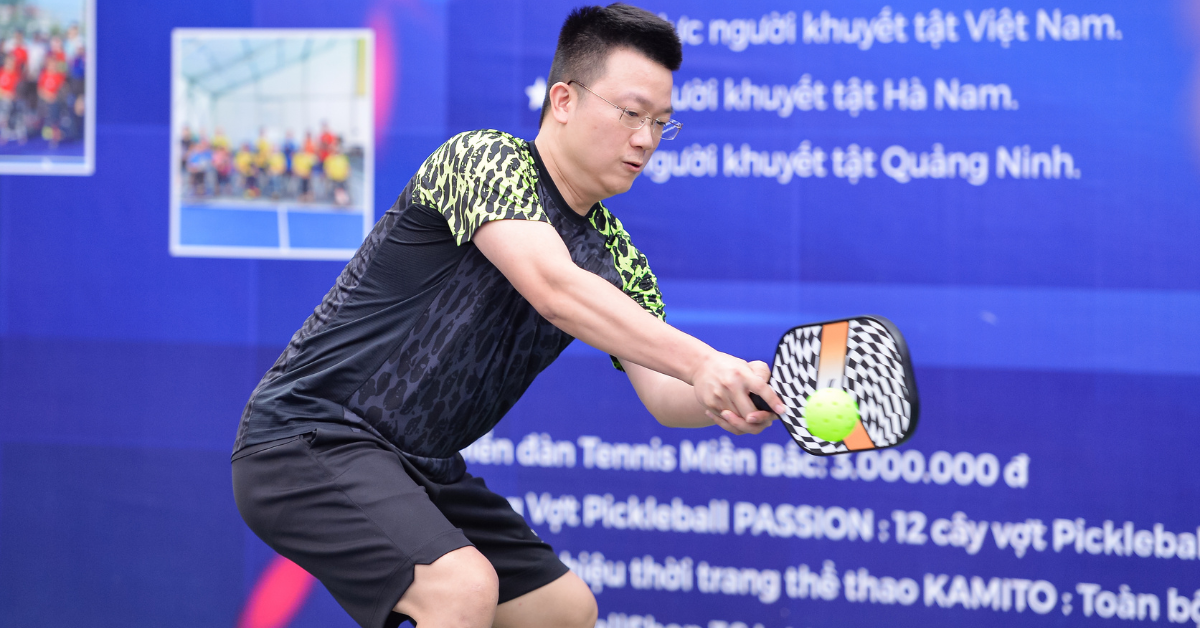 Cách thực hiện kỹ thuật Backhand Pickleball 2 tay đơn giản