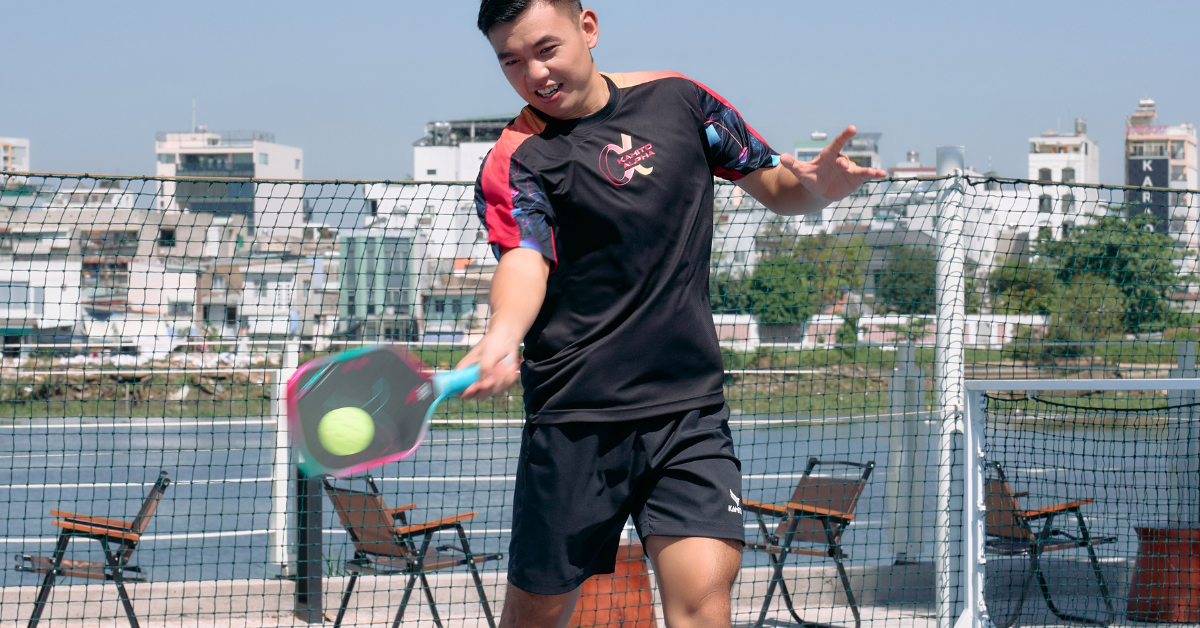 Tất Tần Tật Về Kỹ Thuật Bóng Xoáy Trong Pickleball Bạn Cần Biết