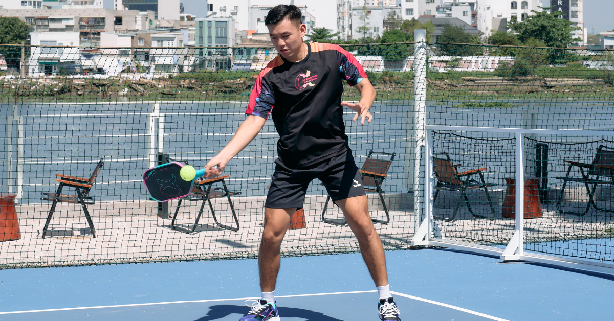 Tất Tần Tật Về Kỹ Thuật Bóng Xoáy Trong Pickleball Bạn Cần Biết