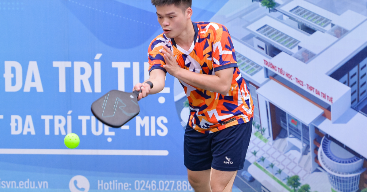 Nắm trọn kỹ thuật volley trái tay pickleball từ A - Z