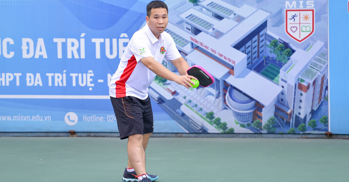 Kỹ thuật giao bóng xoáy trong Pickleball bạn cần biết