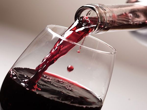 Rượu vang đỏ gây ảnh hưởng đến chất lượng răng