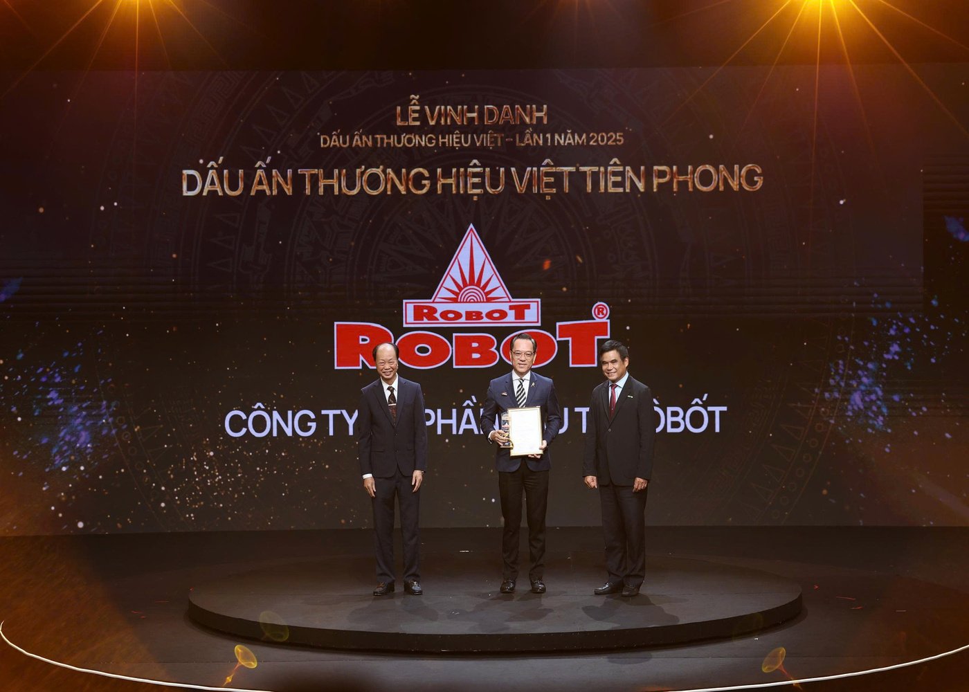 Công ty ROBOT vinh dự đạt giải thưởng “Dấu ấn thương hiệu Việt Tiên Phong”