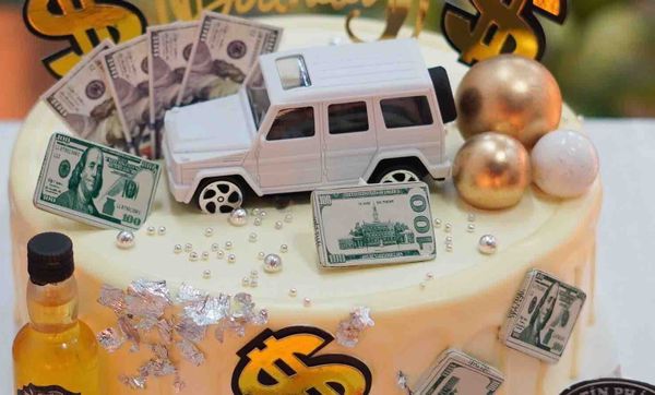 Dùng túi đá gel vận chuyển bánh kem lạnh đi xa