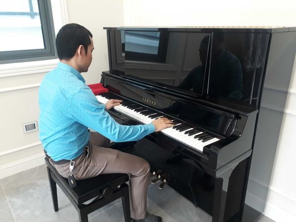 Piano cơ Yamaha UX30A