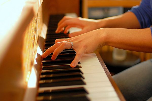 Phương pháp luyện ngón tay thứ hai khi chơi Piano