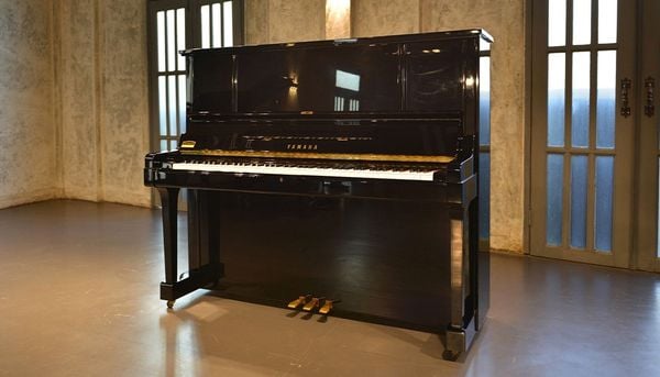 Đàn piano cơ Yamaha UX3