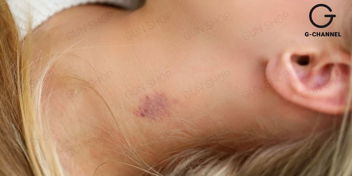 Cách hickey cổ và ngực khiến người yêu mê mẩn bạn hơn