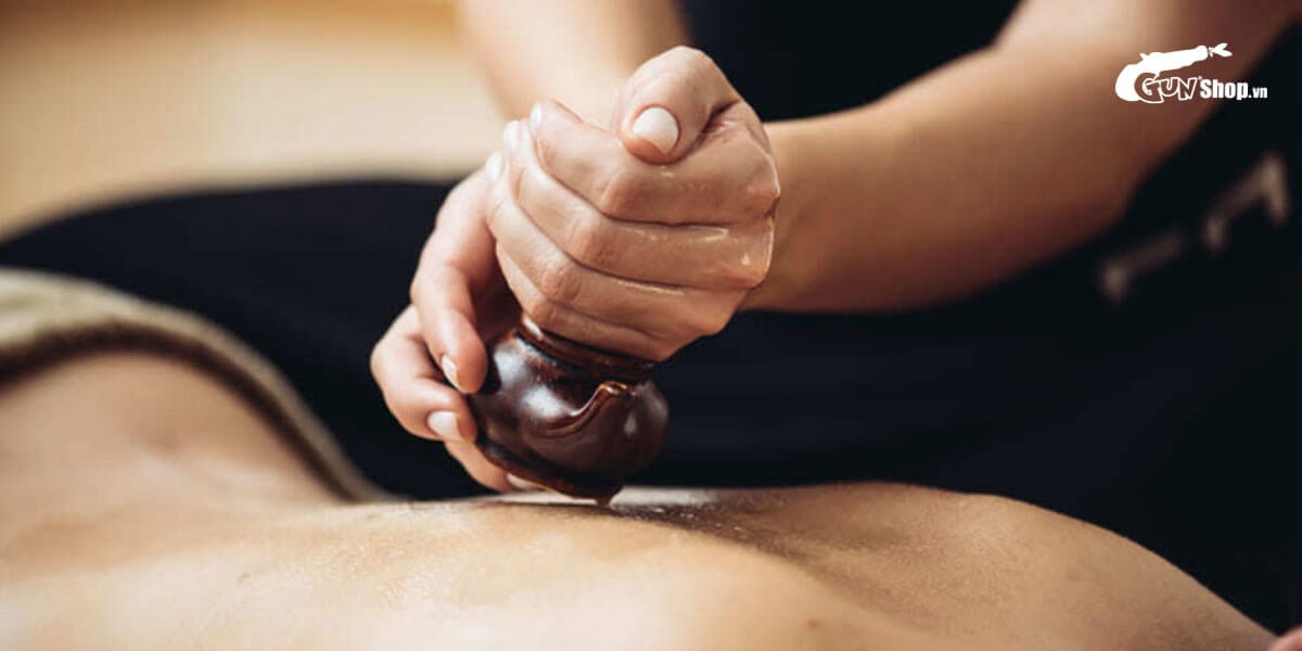 Massage Lingam có lợi ích gì? Cách thực hiện đúng bài bản