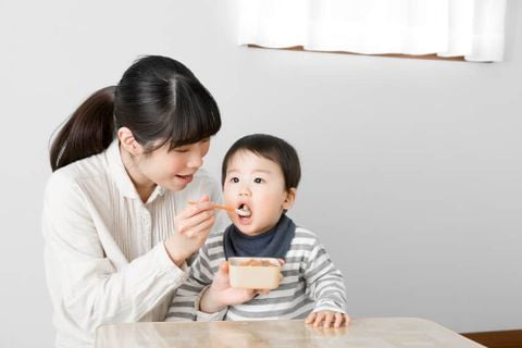 Thực đơn cho bé tập ăn cơm với món cơ bản và phù hợp với tiêu hóa của trẻ