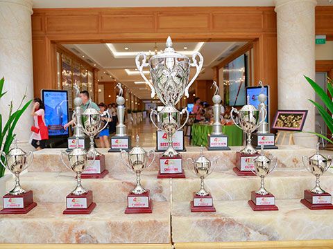 Bộ cup và giải thưởng - CONINCO Golf Tournament 2019