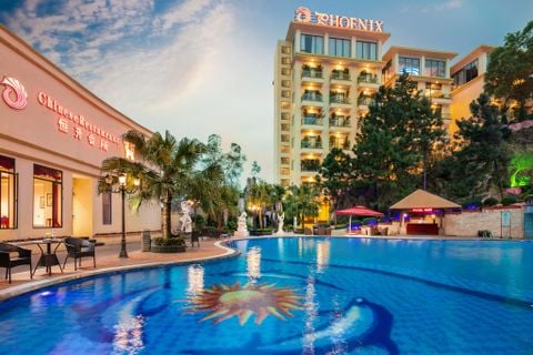 Bể bơi ngoài trời đẹp nhất Bắc Ninh , Bắc Giang tại khách sạn 5 sao Phoenix Resort