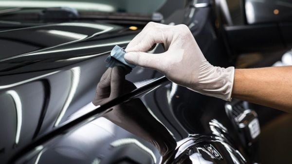 Phân biệt phủ Ceramic và phủ Sealant, loại phủ nào tốt nhất cho xe ô tô của bạn
