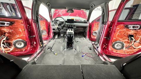Tiếng ồn khiến bạn phát điên? Thử ngay bí kíp độ loa và cách âm Toyota Camry này!