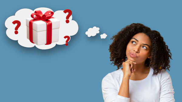 Người phụ nữ phân vân khi chọn quà tặng sinh nhật cho nam giới