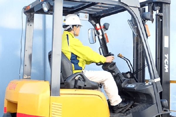 Đơn hàng lái máy xây dựng tại Nhật Bản chỉ tuyển dụng nam giới.