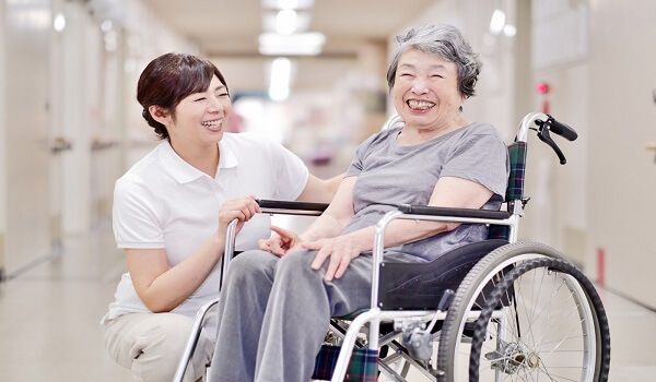Nghề điều dưỡng ở Nhật còn được biết với tên gọi là Kaigo - chăm sóc người già và bệnh nhân