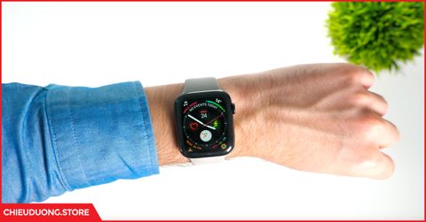 Apple Watch Series 4 được vinh danh “Màn hình hiển thị của năm”
