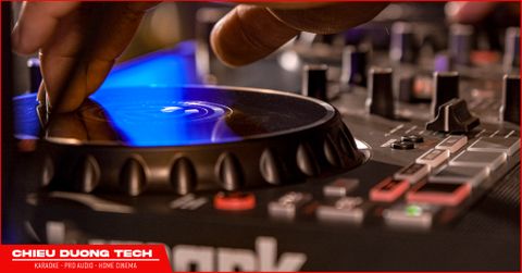 Trở thành cao thủ 'chà đĩa' với bàn DJ Numark Mixstream Pro+ All-in-One