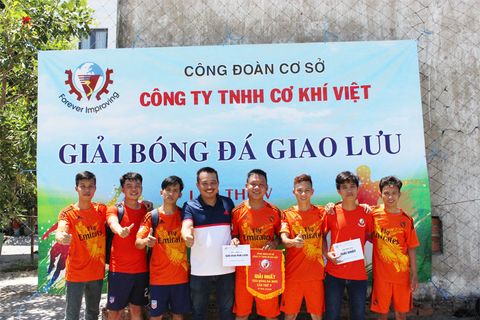 Giải bóng đá giao hữu công đoàn Cơ Khí Việt