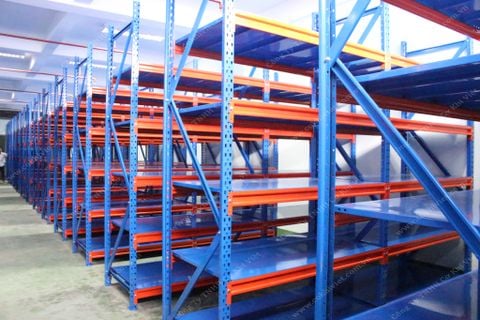 Medium duty racking system in Bank