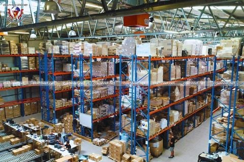 Heavy duty racking system assembled by standard