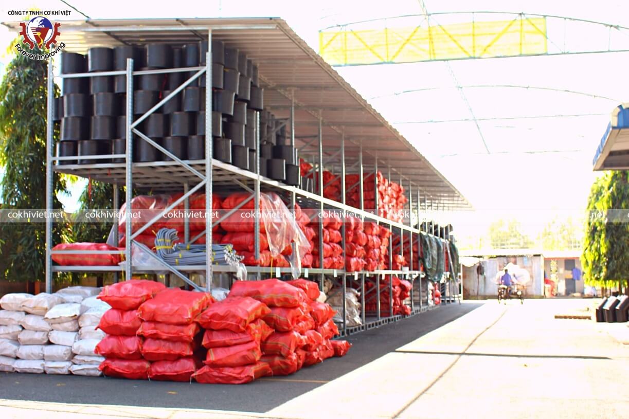 Outdoor storage racks