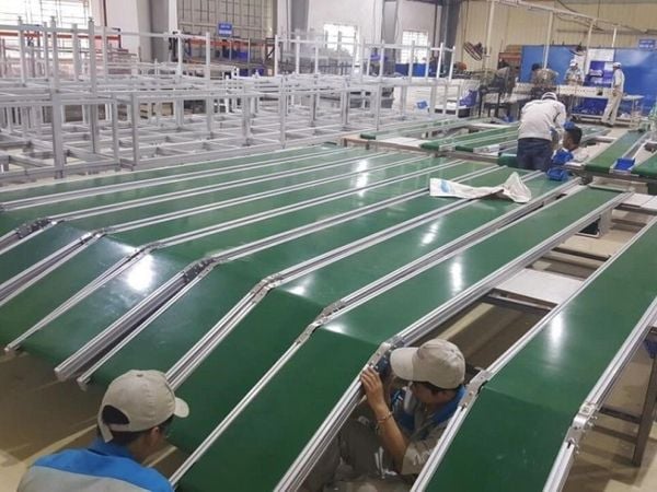 Kiểm tra, tra dầu mỡ cho động cơ, thiết bị của băng tải