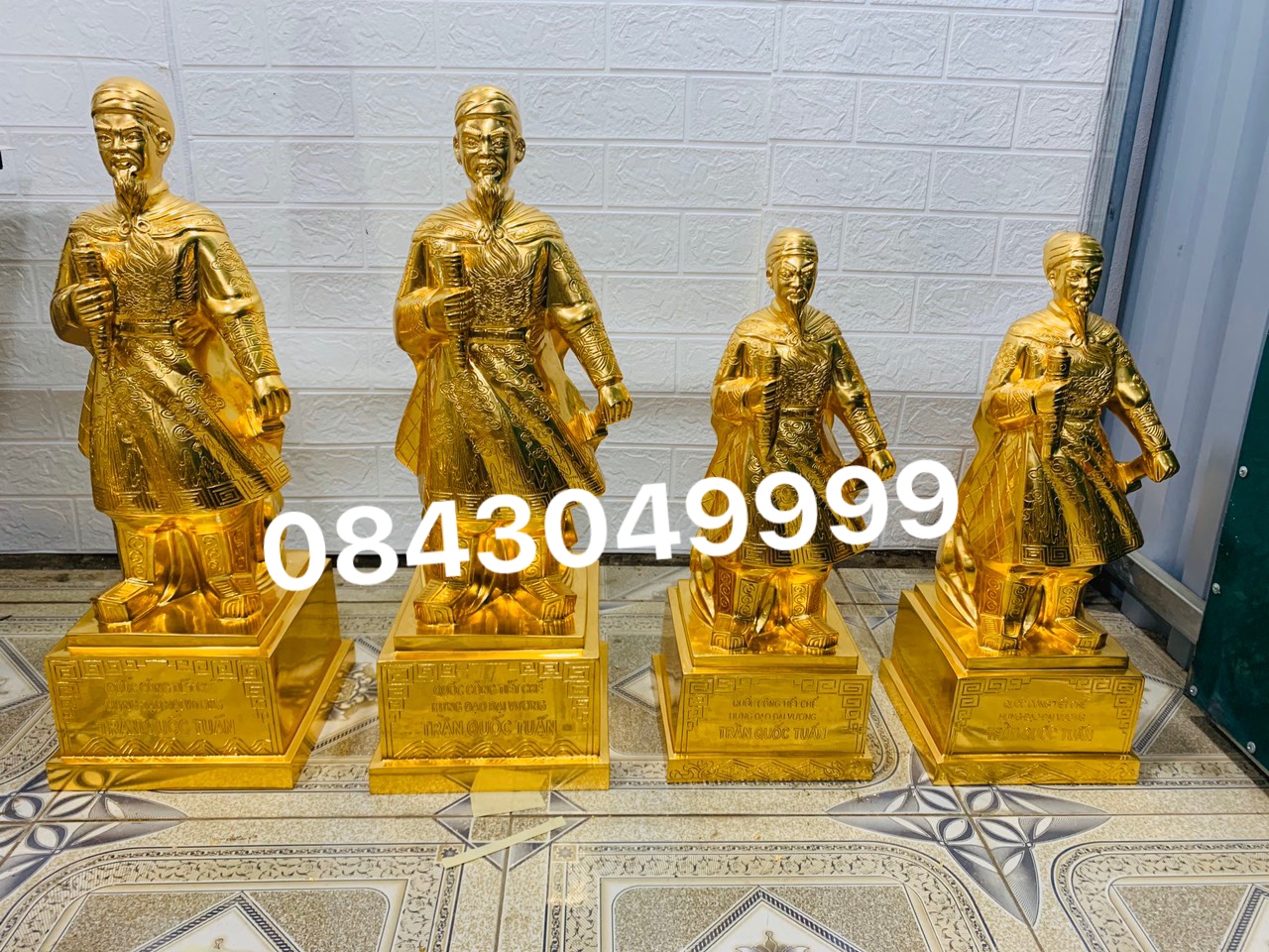 Tượng Danh Nhân Dát Vàng