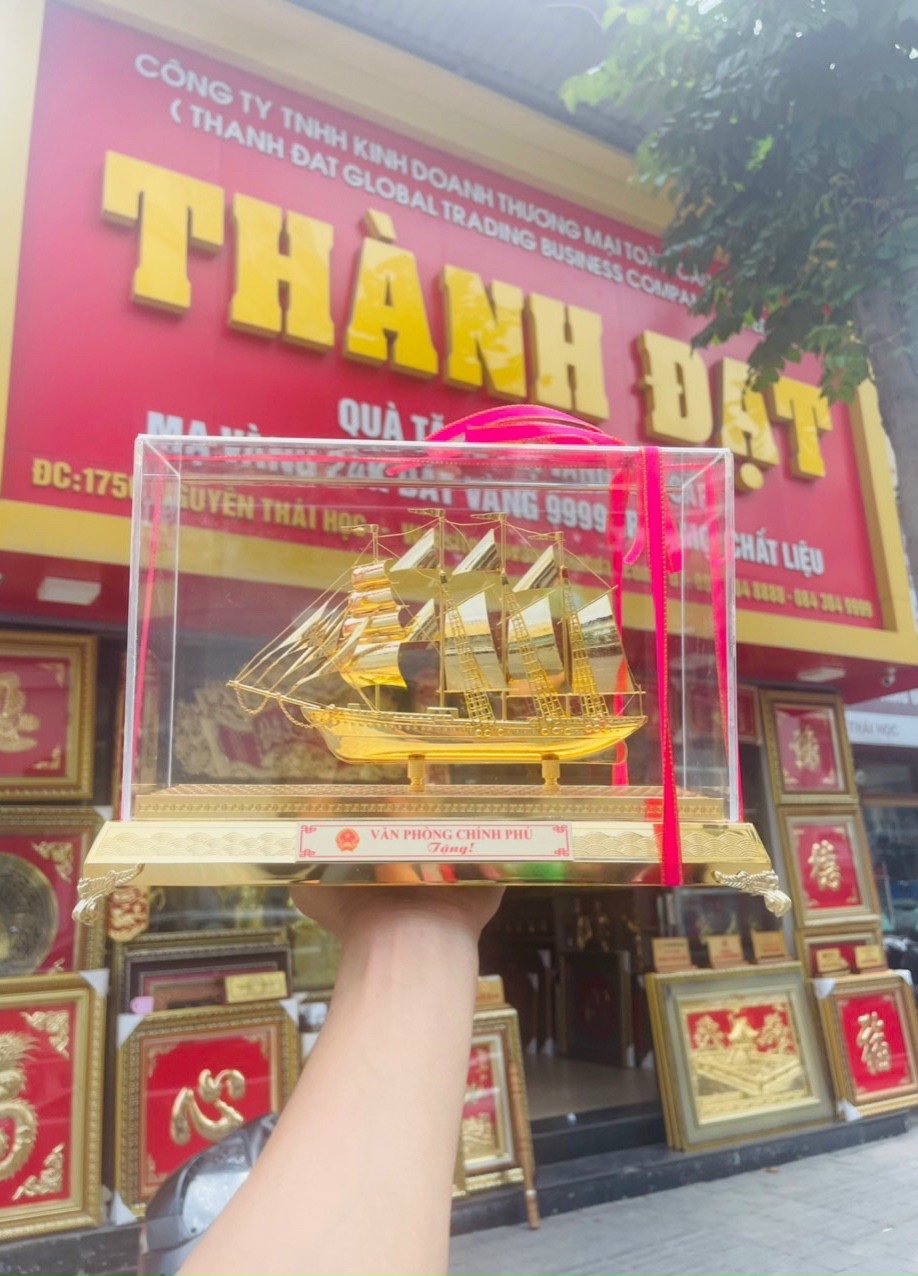 MÔ HÌNH THUYỀN BUỒM MẠ VÀNG