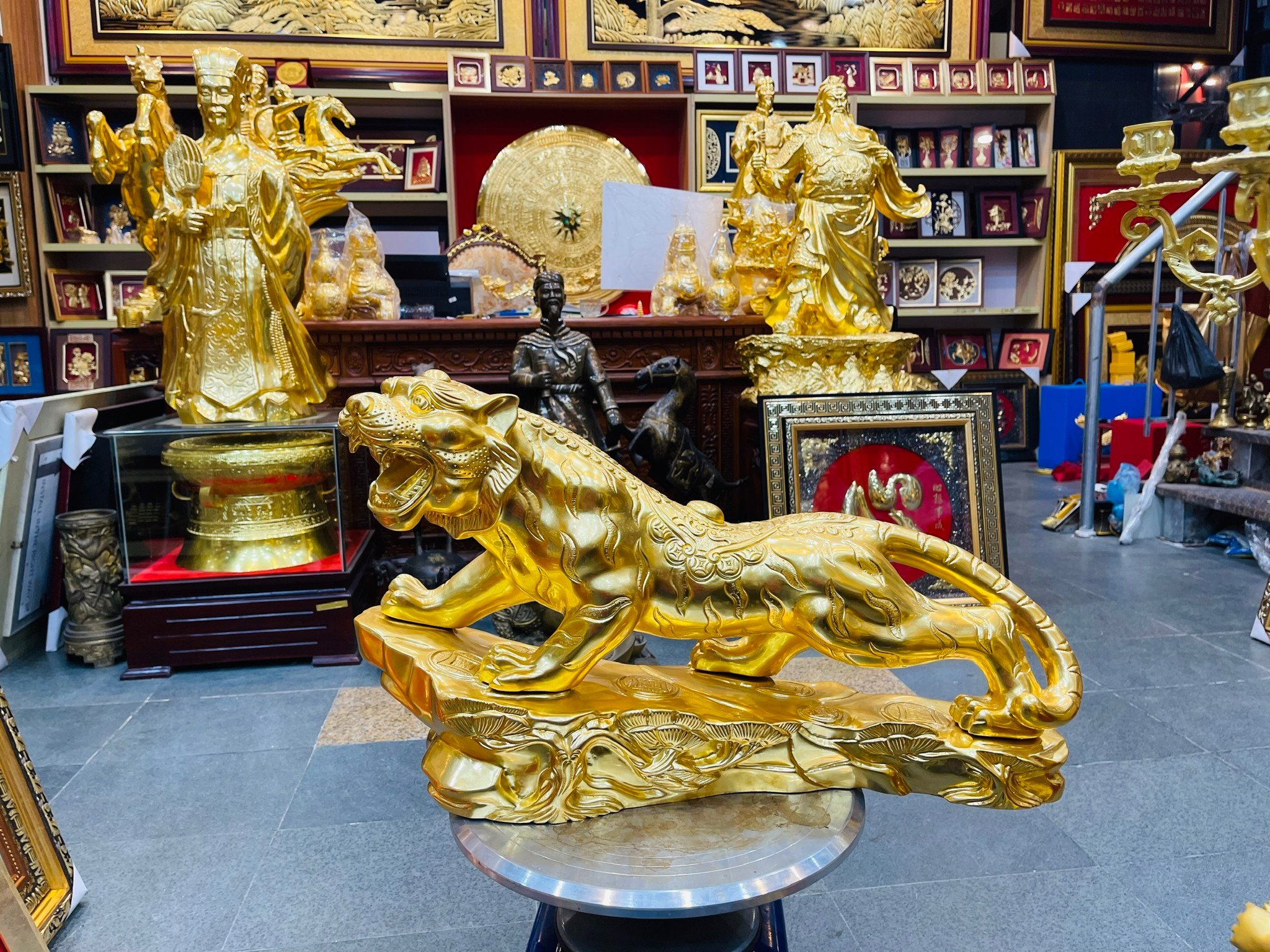 HỔ MẠ VÀNG