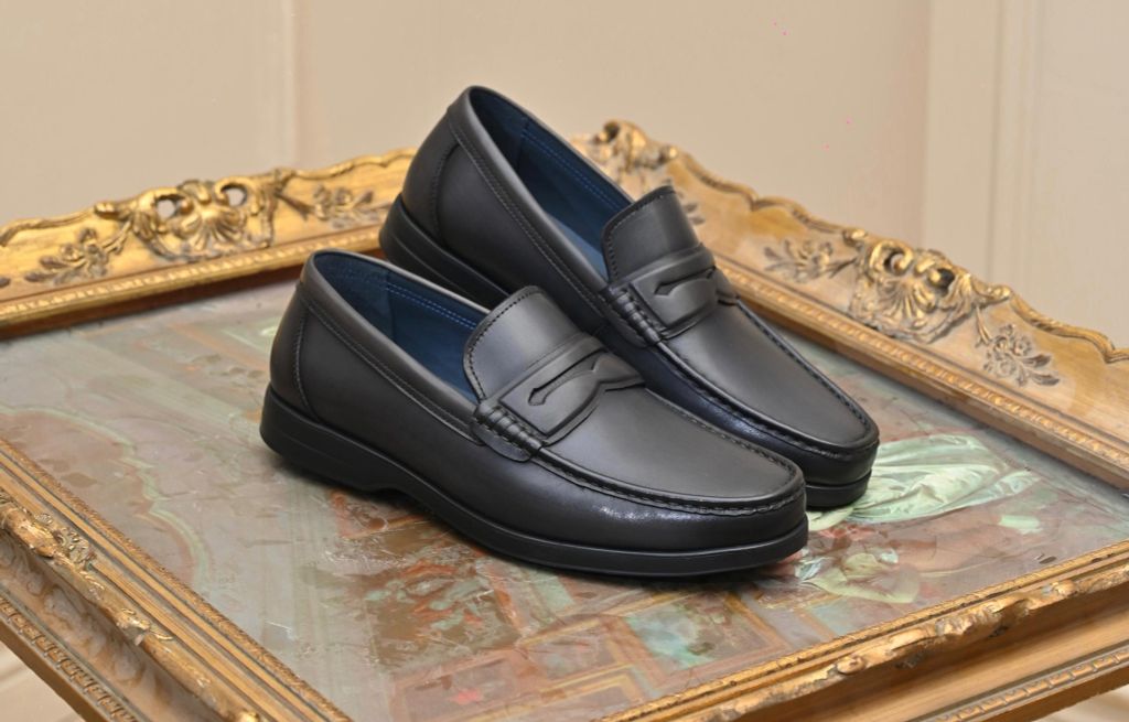 Giày Da Nam Cao Cấp: Lựa Chọn Hoàn Hảo Cho Mùa Thu Đông Sành Điệu