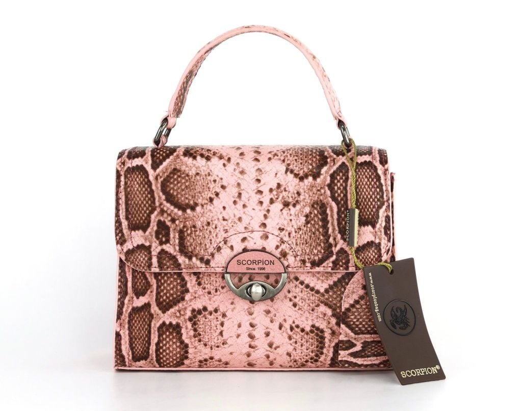 Mẹo Vệ Sinh Lớp Lót Bên Trong Túi Xách Da Để Giữ Túi Luôn Sạch Đẹp