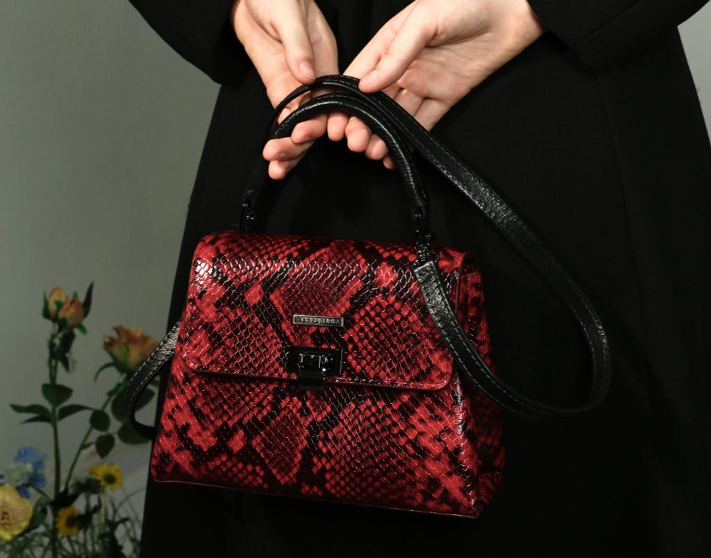 Lý Giải Vì Sao Túi Xách Da Luôn Là Phụ Kiện 