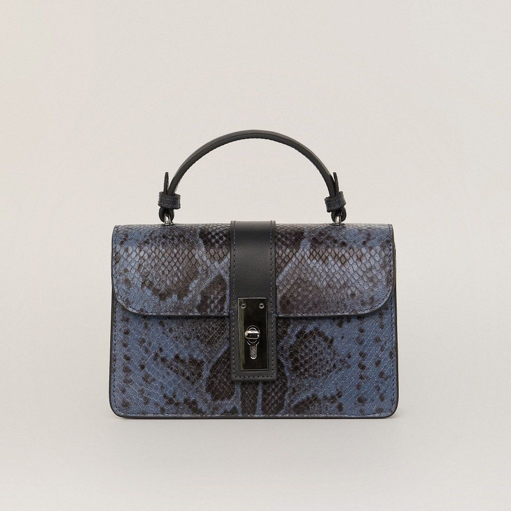 Khám Phá Da Thuộc: Chất Liệu Tạo Nên Đẳng Cấp Của Đồ Da Scorpion