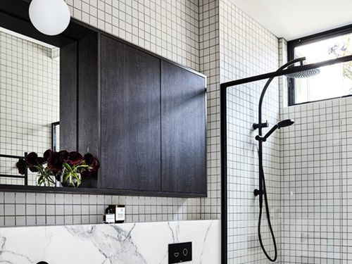 Chẳng cần biết diện tích lớn bé ra sao nhưng phòng tắm nhà ai cũng phải có món đồ này