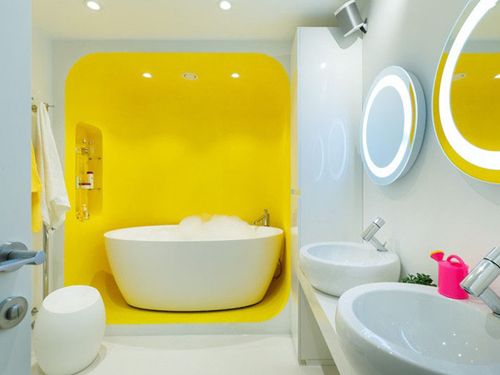 Những căn phòng tắm với sắc vàng tươi khiến bạn thấy sảng khoái ngay khi vừa bước vào