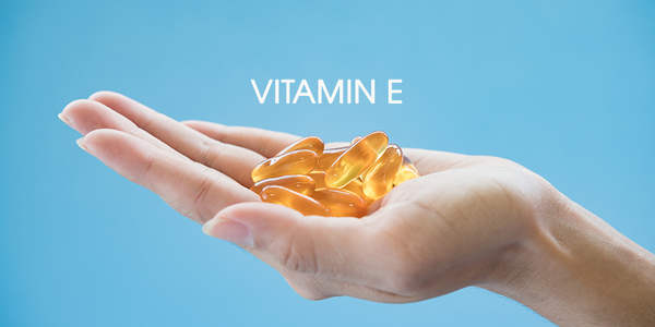 Bạn có biết: dùng vitamin E sẽ giúp dưỡng móng bóng khỏe hơn