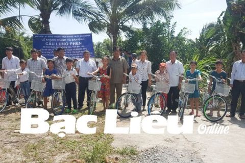 Ban liên lạc đồng hương Bạc Liêu - Cà Mau: Tổ chức khánh thành 3 cây cầu nông thôn tại huyện Hồng Dân