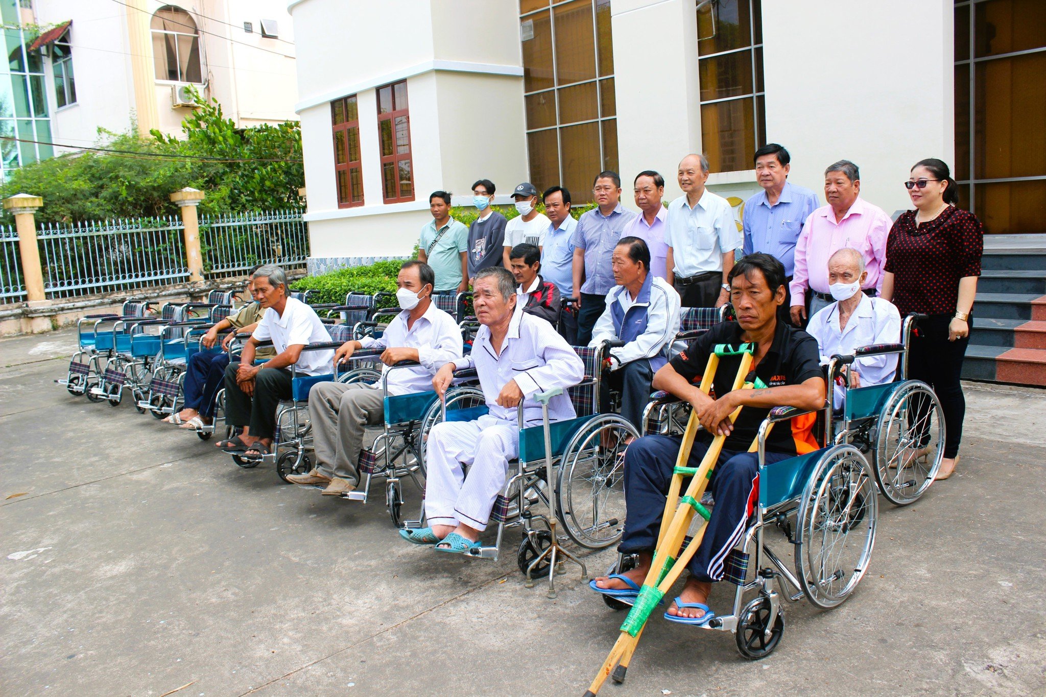 Ban liên lạc đồng hương Bạc Liêu - Cà Mau tại TP. Hồ Chí Minh: Giúp Bạc Liêu 110 chiếc xe lăn và 3 căn nhà tình thương