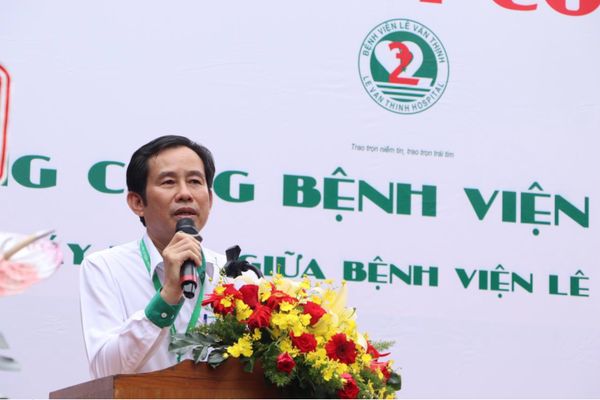 Bác sĩ chuyên khoa II Trần Văn Khanh chia sẽ tại buổi lễ khởi công và bàn giao.