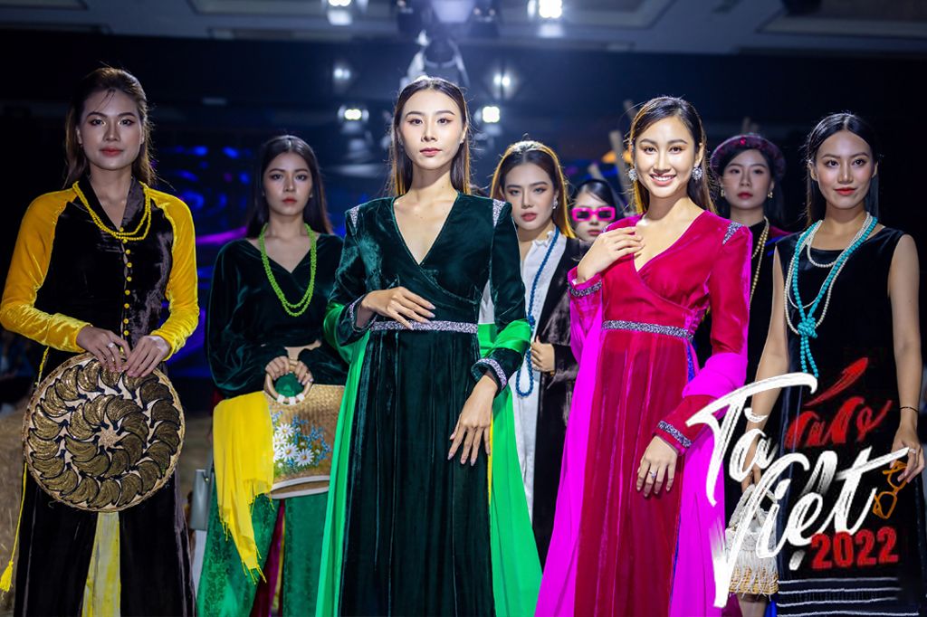 Tà Áo Việt | Fashion Show 2022