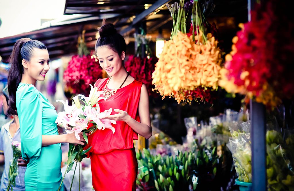 Thanh Huong & Nhu Van Model - Umbrella Fashion